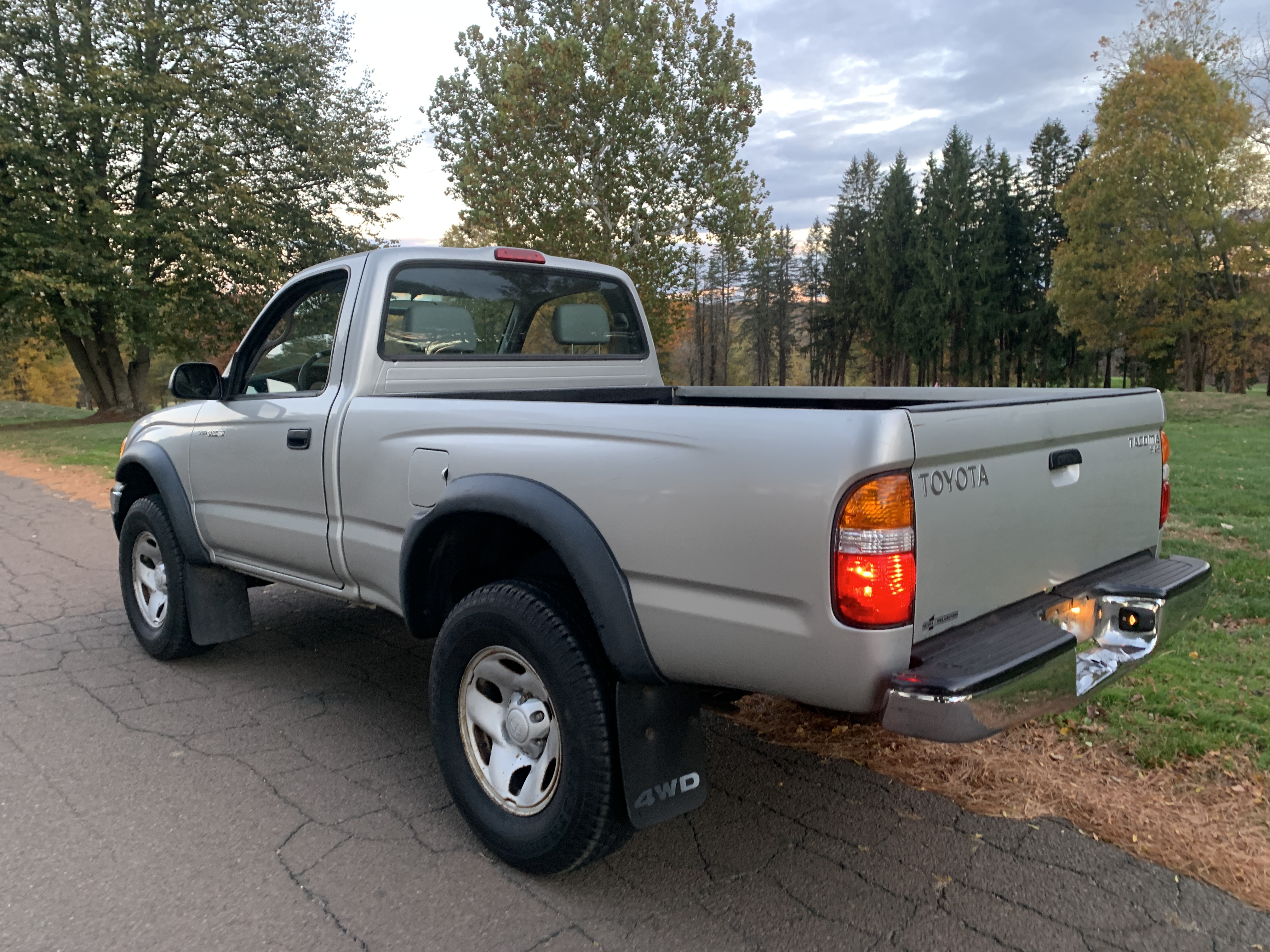 2004 Toyota Tacoma SR5 4x4 Pickup — photo 6